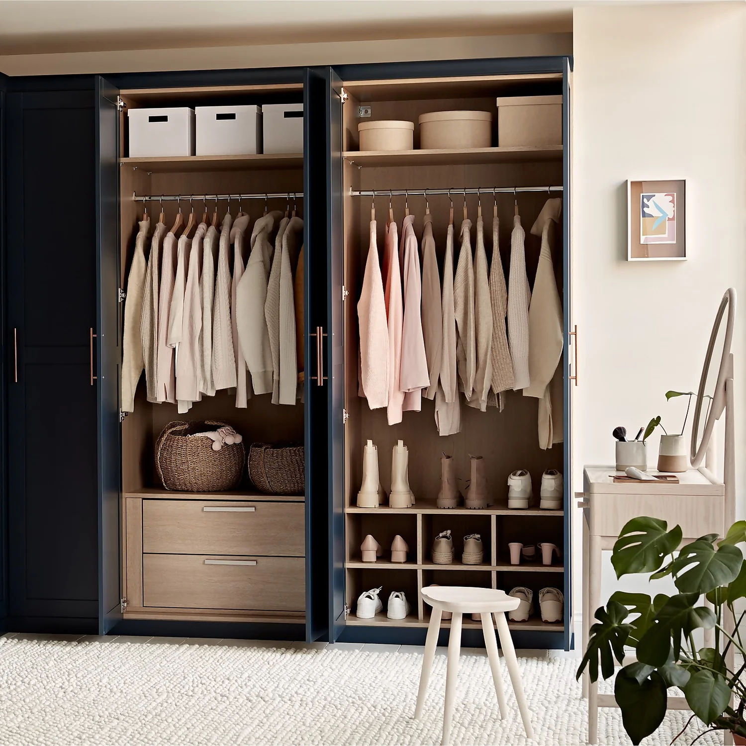 House Beautiful Realm Fitted Look Quad Wardrobe, Oak Effect Carcass - Navy Blue Shaker Doors (W) 1901mm X (H) 2256mm 8 House Beautiful Realm Fitted Look Quad Wardrobe, Oak Effect Carcass - Navy Blue Shaker Doors (W) 1901mm X (H) 2256mm - Image 6